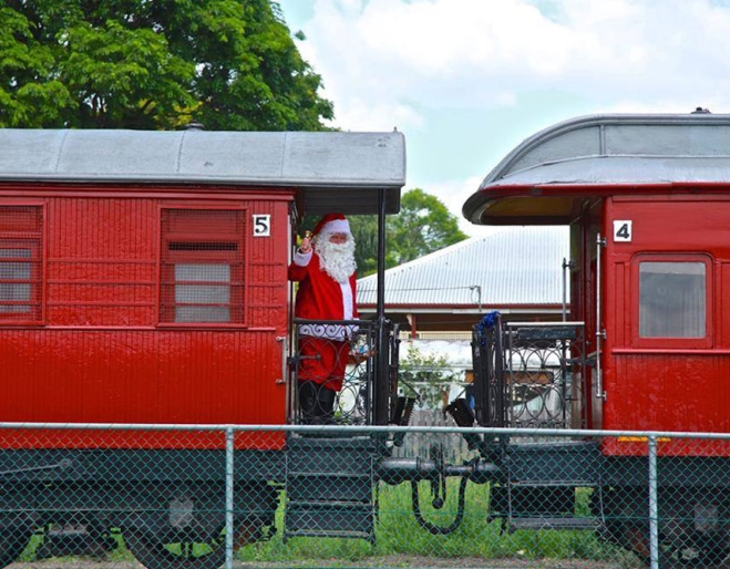 Santa between carriages at QPSR