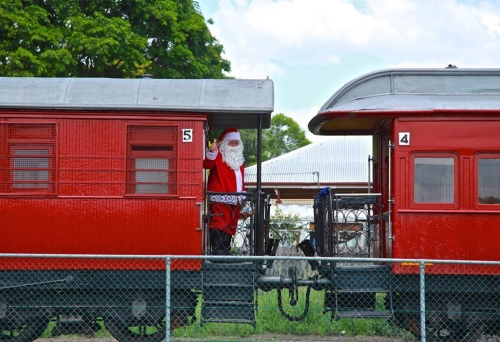 Santa between carriages at QPSR